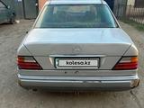 Mercedes-Benz E 220 1994 годаfor1 100 000 тг. в Актобе – фото 2