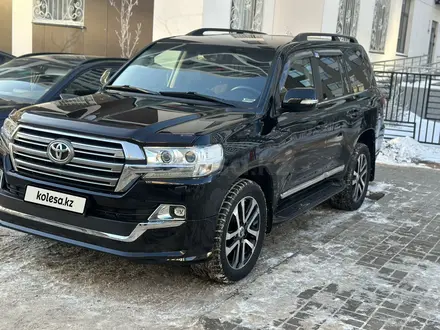 Toyota Land Cruiser 2016 года за 31 000 000 тг. в Астана