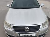 Volkswagen Passat 2006 года за 3 600 000 тг. в Астана – фото 4