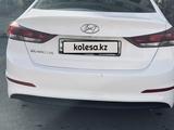 Hyundai Elantra 2018 года за 8 000 000 тг. в Актобе – фото 5