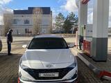 Hyundai Elantra 2022 года за 8 900 000 тг. в Актобе – фото 2