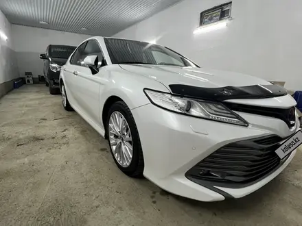 Toyota Camry 2019 года за 13 500 000 тг. в Атырау – фото 24