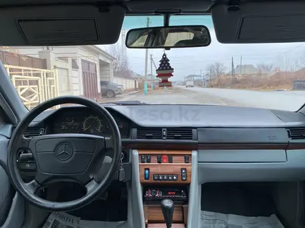 Mercedes-Benz E 320 1992 года за 3 100 000 тг. в Шиели – фото 29