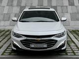 Chevrolet Malibu 2020 года за 9 500 000 тг. в Алматы – фото 2