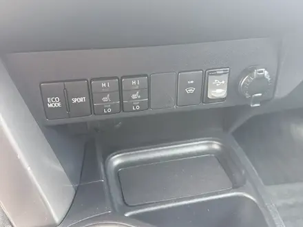 Toyota RAV4 2018 года за 10 500 000 тг. в Уральск – фото 10