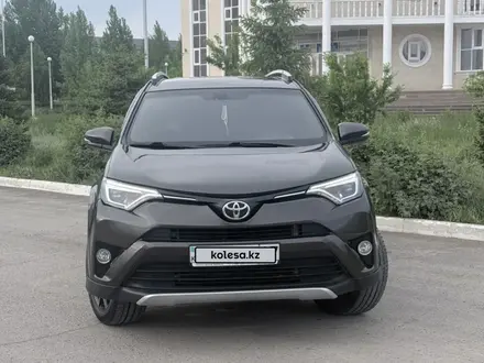 Toyota RAV4 2018 года за 10 500 000 тг. в Уральск – фото 3