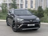 Toyota RAV4 2018 года за 10 500 000 тг. в Уральск