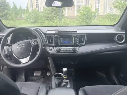 Toyota RAV4 2018 года за 10 500 000 тг. в Уральск – фото 8