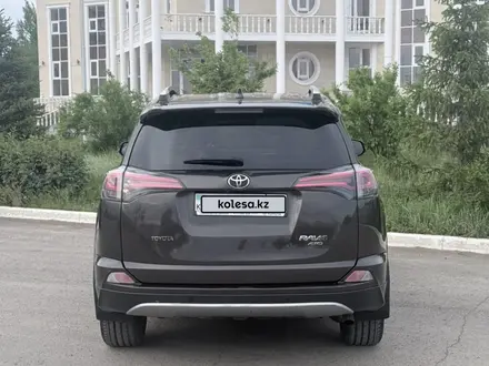 Toyota RAV4 2018 года за 10 500 000 тг. в Уральск – фото 6