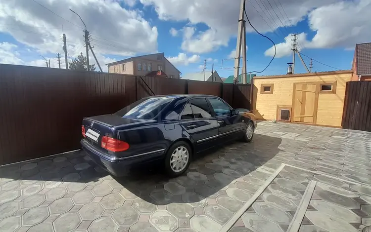 Mercedes-Benz E 300 1998 года за 3 850 000 тг. в Астана