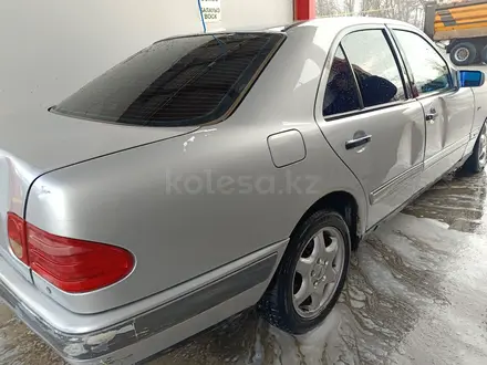 Mercedes-Benz E 230 1996 года за 2 100 000 тг. в Алматы – фото 4