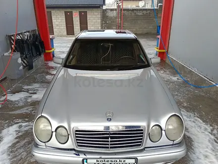 Mercedes-Benz E 230 1996 года за 2 100 000 тг. в Алматы – фото 2