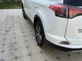 Toyota RAV4 2018 года за 13 555 555 тг. в Алматы – фото 2