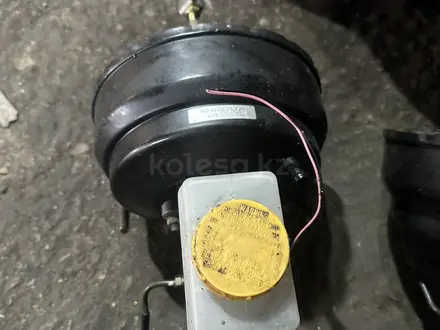 Тормозной цилиндр вакумник за 20 000 тг. в Алматы