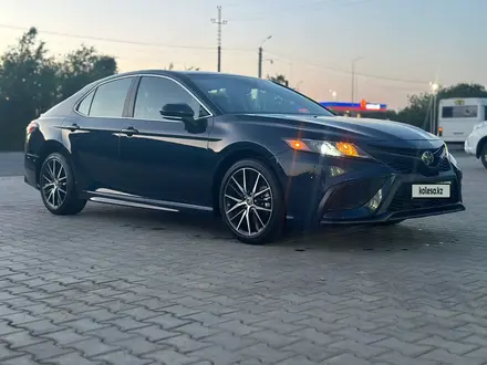 Toyota Camry 2021 года за 15 000 000 тг. в Уральск – фото 8