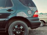 Mercedes-Benz ML 320 2002 годаfor4 500 000 тг. в Астана – фото 3