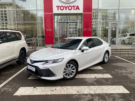 Toyota Camry 2023 года за 16 500 000 тг. в Астана