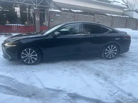 Lexus ES 250 2018 года за 19 500 000 тг. в Алматы – фото 11