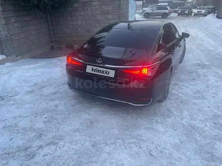 Lexus ES 250 2018 года за 19 500 000 тг. в Алматы – фото 2