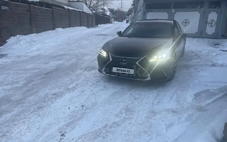 Lexus ES 250 2018 года за 19 500 000 тг. в Алматы