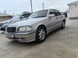 Mercedes-Benz C 180 1998 года за 2 500 000 тг. в Жанаозен – фото 2