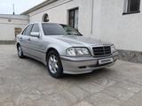 Mercedes-Benz C 180 1998 года за 2 500 000 тг. в Жанаозен