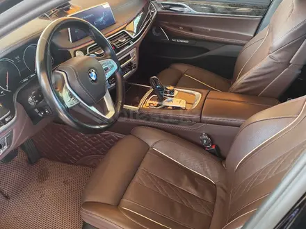 BMW 750 2016 года за 30 000 000 тг. в Алматы – фото 14