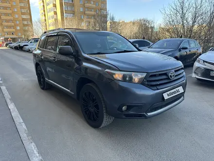 Toyota Highlander 2012 года за 10 000 000 тг. в Астана – фото 2