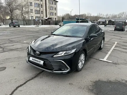 Toyota Camry 2023 года за 15 700 000 тг. в Астана