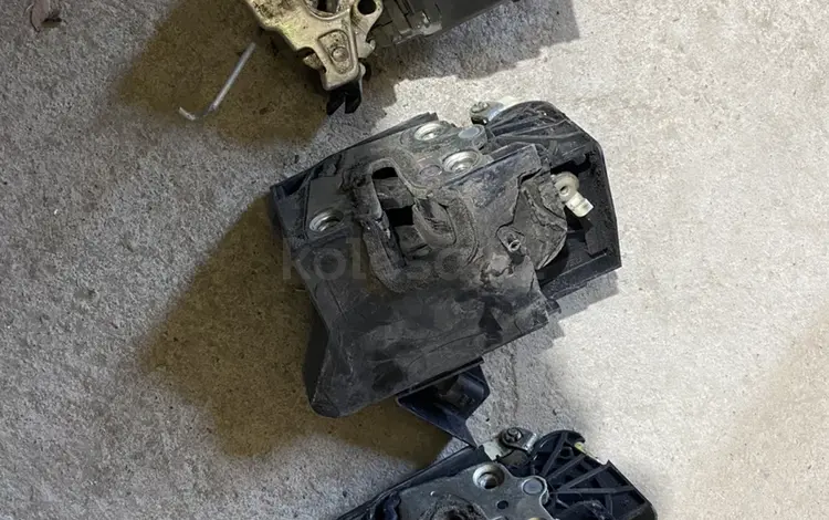 Замок двери на Рено и Ларгус за 1 000 тг. в Алматы