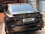 Toyota Camry 2021 года за 17 500 000 тг. в Тараз – фото 2