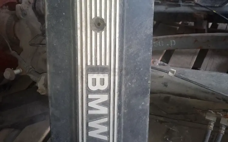 Крышка двигателя на БМВ за 12 000 тг. в Караганда