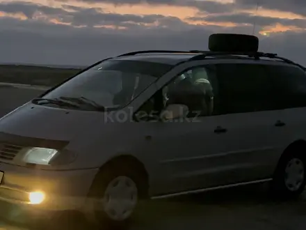 Volkswagen Sharan 1998 года за 2 650 000 тг. в Актау – фото 10