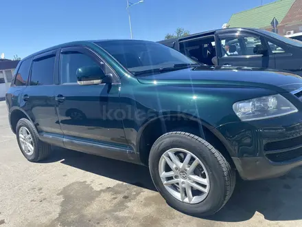 Volkswagen Touareg 2005 года за 5 000 000 тг. в Актобе – фото 4