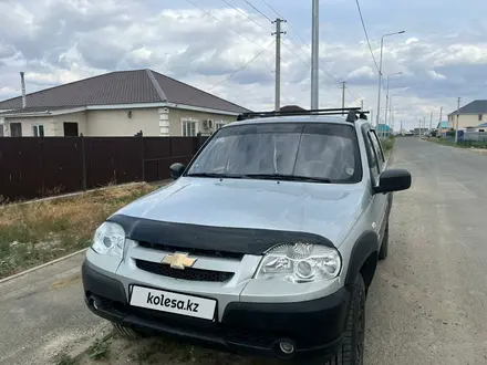 Chevrolet Niva 2014 года за 2 900 000 тг. в Атырау – фото 3