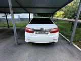 Toyota Camry 2014 года за 10 400 000 тг. в Актобе – фото 3