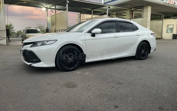 Toyota Camry 2020 года за 11 500 000 тг. в Караганда