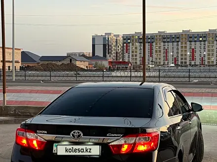 Toyota Camry 2014 года за 10 000 000 тг. в Атырау – фото 3