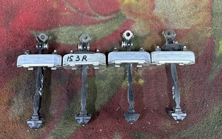 Ограничитель двери на лексус за 30 000 тг. в Алматы