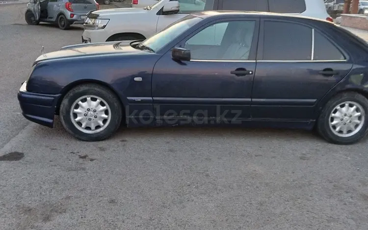 Mercedes-Benz E 200 1998 года за 2 400 000 тг. в Атырау