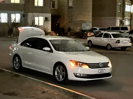 Volkswagen Passat 2014 года за 4 900 000 тг. в Актау – фото 2