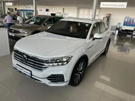 Volkswagen Touareg Business Elegance 2022 года за 52 722 000 тг. в Павлодар