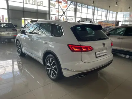 Volkswagen Touareg Business Elegance 2022 года за 52 722 000 тг. в Павлодар – фото 2