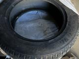 Зимние шипованные шины Bridgestone за 25 000 тг. в Алматы