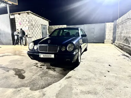 Mercedes-Benz E 280 1997 года за 3 800 000 тг. в Турара Рыскулова – фото 2