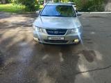 Hyundai Sonata 2005 годаүшін3 500 000 тг. в Уральск – фото 2