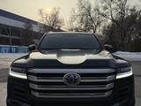 Toyota Land Cruiser 2023 года за 63 000 000 тг. в Алматы – фото 3