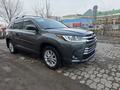 Toyota Highlander 2019 года за 13 000 000 тг. в Астана