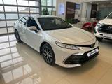 Toyota Camry 2023 года за 20 500 000 тг. в Актобе – фото 2