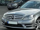 Средняя решетка в бампер Mercedes w204 рестайлинг AMG за 25 000 тг. в Алматы – фото 2